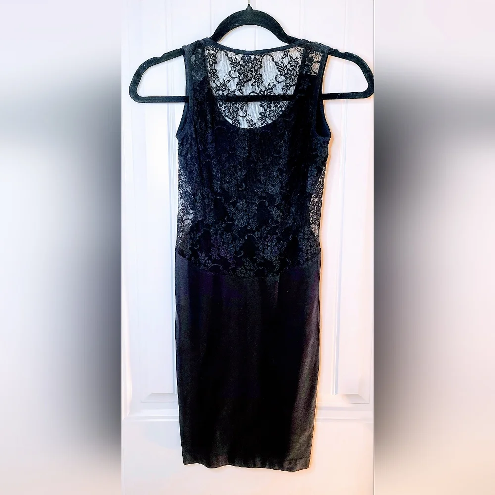 Black fitted Midi Dress with Lace Back S/M